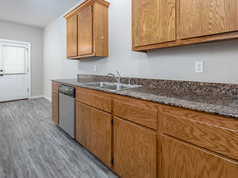 Walnut Creek Apartment Homes — Photo 9