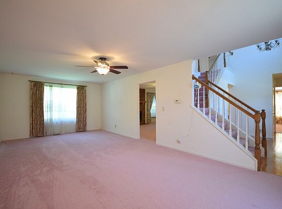 2nd image of 748 Columbine Ct