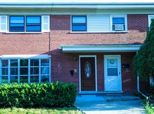 8811 Robin Dr #B, Des Plaines, IL 60016
