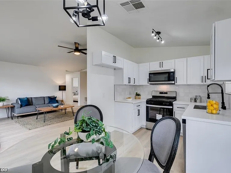 598 Jackson Dr — Photo 18