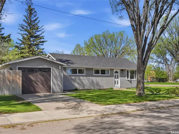 901 R AVENUE N, Saskatoon, SK S7L 2Z4