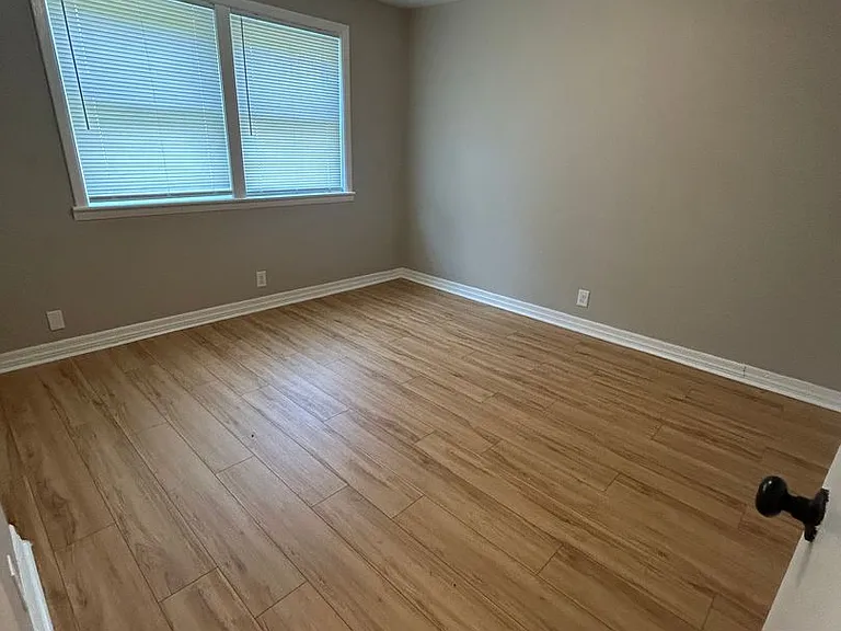 405 Oak Street — Photo 12
