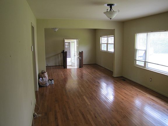 2nd image of 2630 Lynda Cir SE
