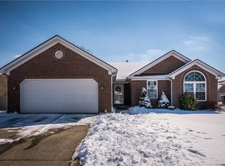 6812 Twin Springs Dr, Sellersburg, IN 47172