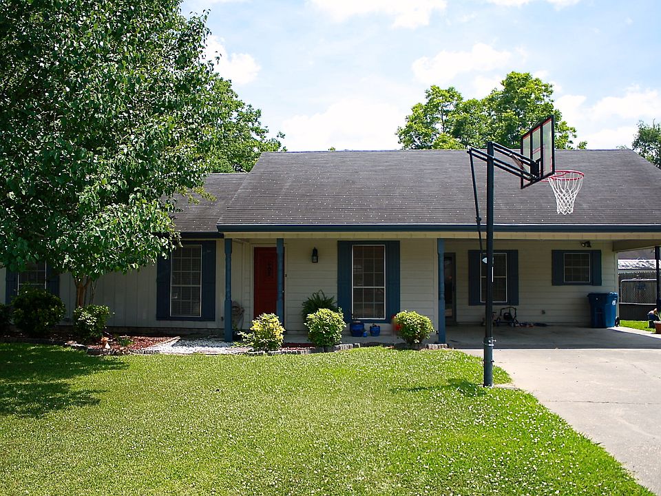 1st image of 402 Breton Dr