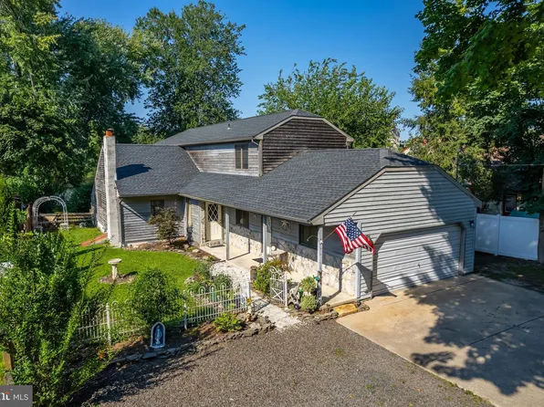 3400 Lakeside Dr, Williamstown, NJ 08094