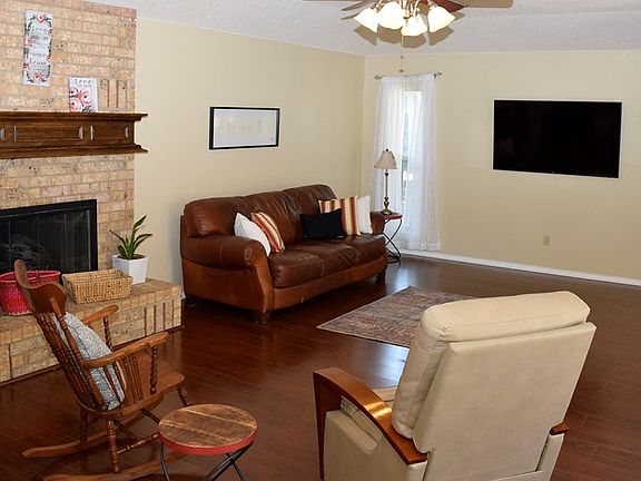 2nd image of 4909 Learmont Dr