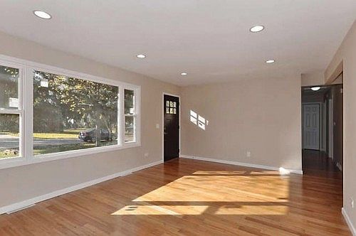 2nd image of 3936 Kenwood Ave