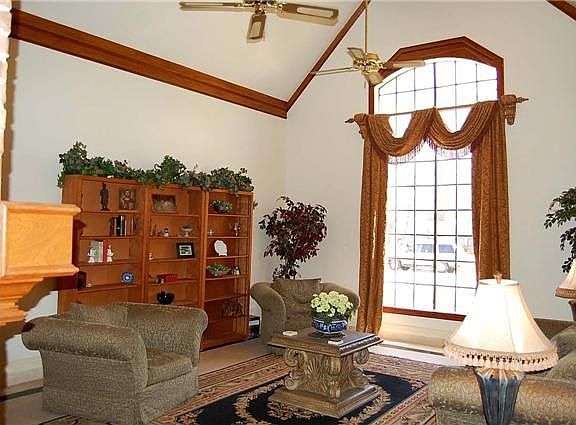 5th image of 1111 Walden Cir