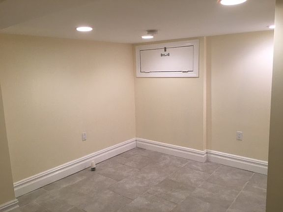 4th image of 16013 N Conduit Ave #1