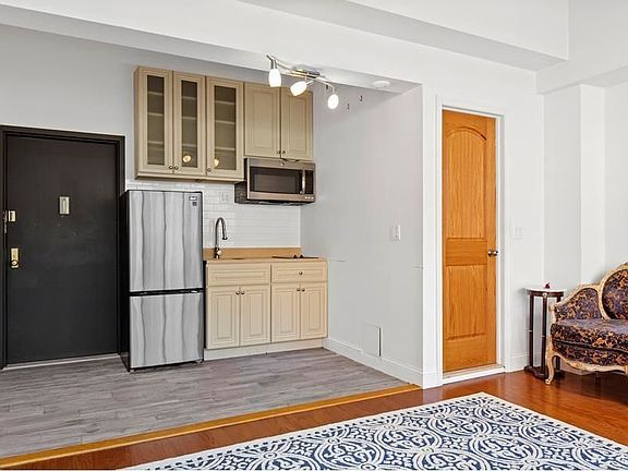 3rd image of 98 8th Ave APT 3F