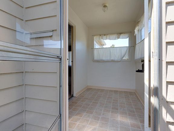 2nd image of 3506 Glen St