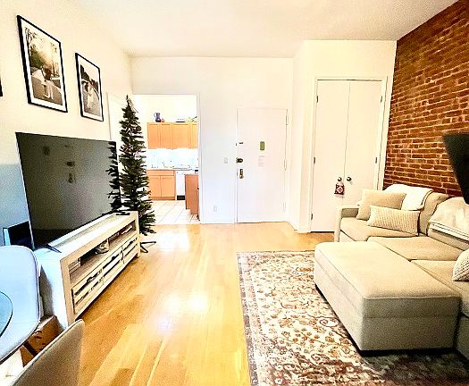 5th image of 47 W 68th St APT 3R