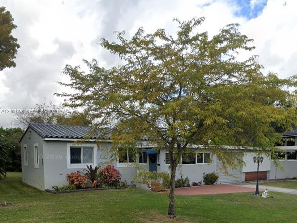 1st image of 601 Oriole Ave
