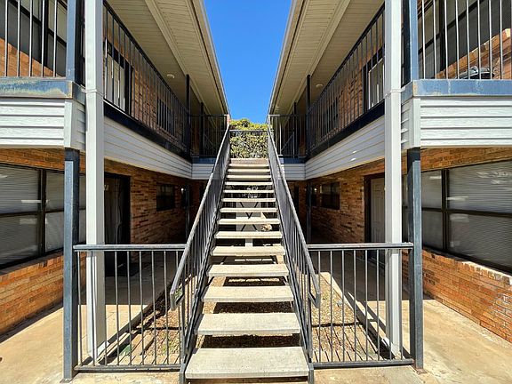 2nd image of 2202 15th St APT 11