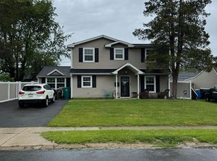 23 Winding Rd, Levittown, PA 19057