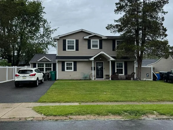 23 Winding Rd, Levittown, PA 19057