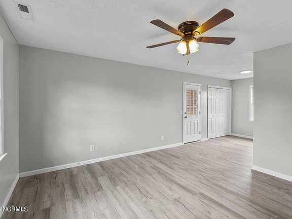 5th image of 102 Oak Grove Avenue