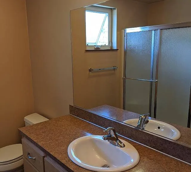 721 E 19th Alley - Upstairs Bath 721 E 19th Alley - Upstairs Bath