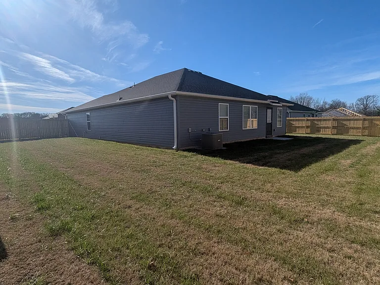1405 E Latium St — Photo 22