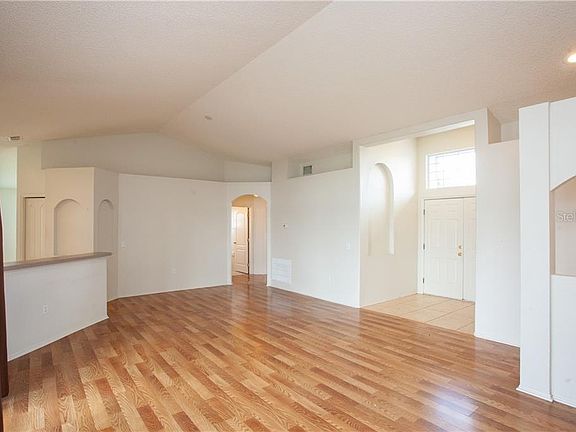 5th image of 555 Terranova Cir