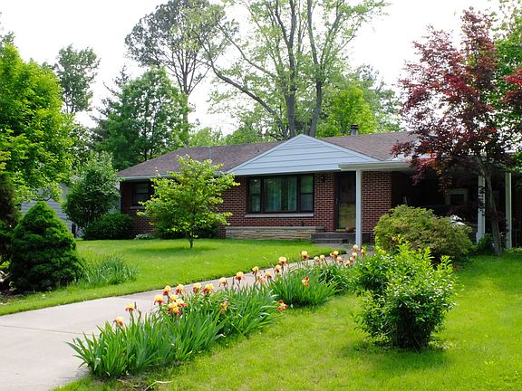 4th image of 912 S Taylor Dr