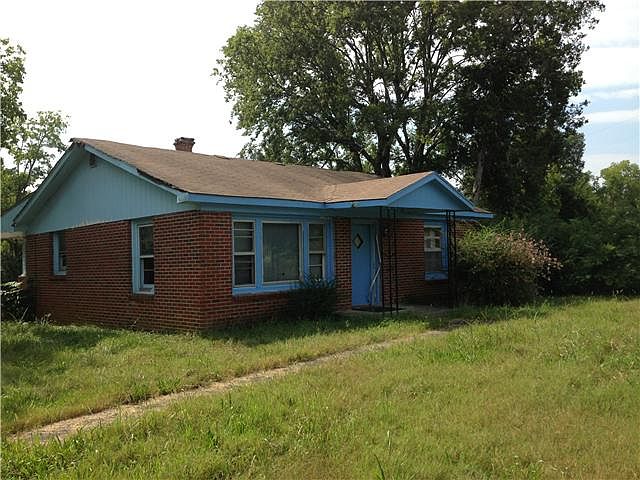2nd image of 1136 Twin Oak Dr