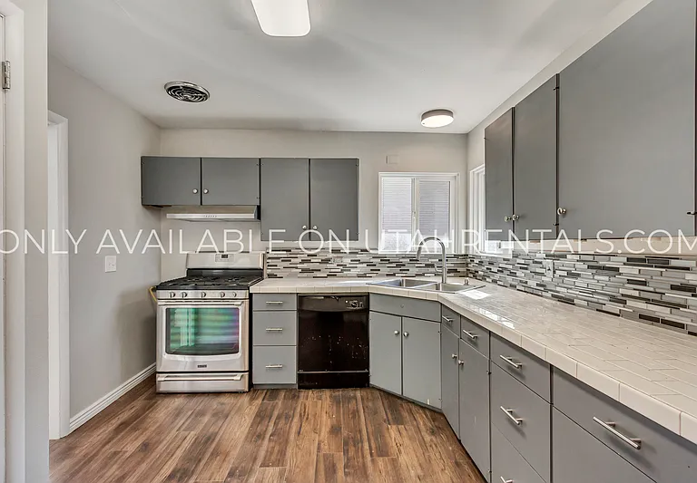 639 N 600 W — Photo 21