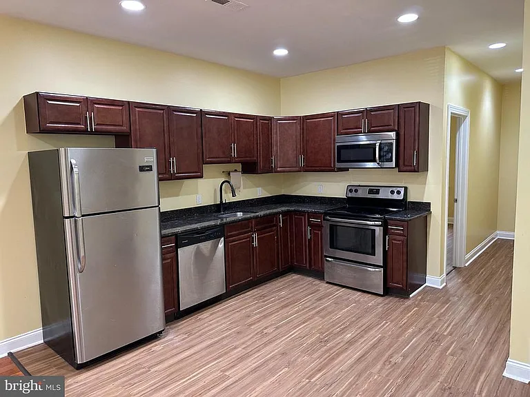 3808 Spring Garden St — Photo 2