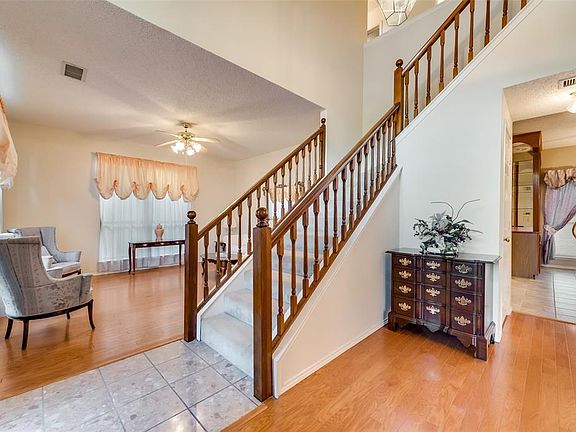 4th image of 1701 Springwood Dr