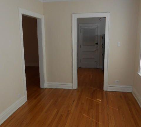 4th image of 4727 N Leavitt St #1J
