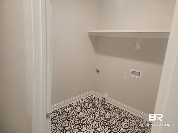 4th image of 142 Ornate Ave