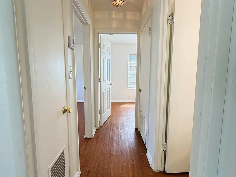 2951 Moffett Ave — Photo 14