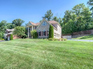 6042 Deer Ridge Trl, Springfield, VA 22150