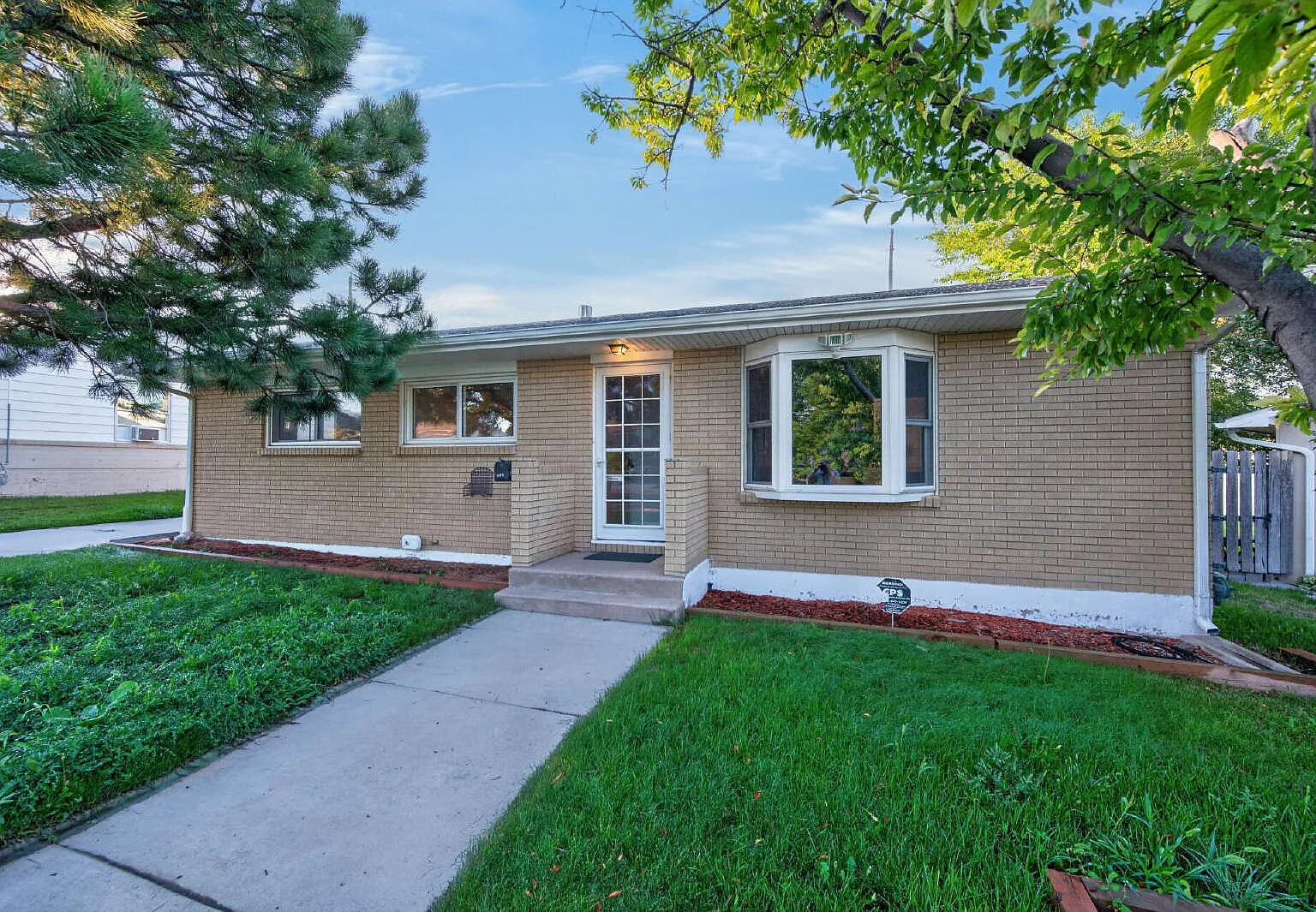 5 bed, 3.0 bath, 2470 sqft, $2,500 — Photo 3