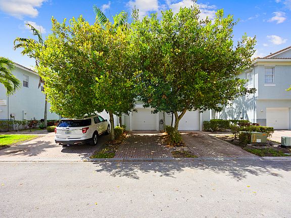 3rd image of 3069 Laurel Ridge Circle