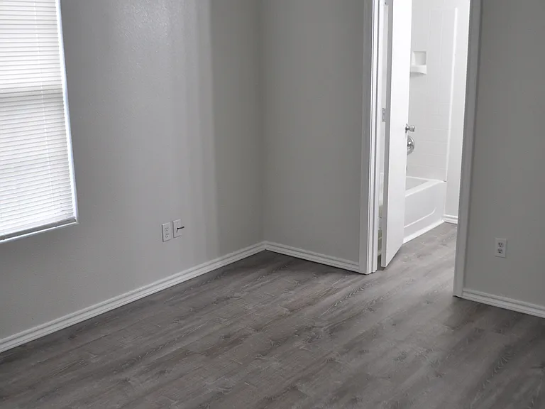 809 W Brown St — Photo 6
