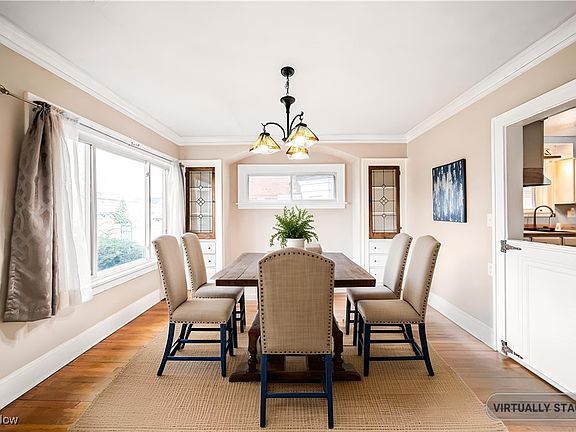 4th image of 21030 Edgecliff Dr