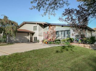 7721 Baker Ct, Darien, IL