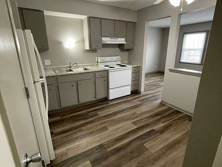 820 Lyon Street Apartments — Photo 2