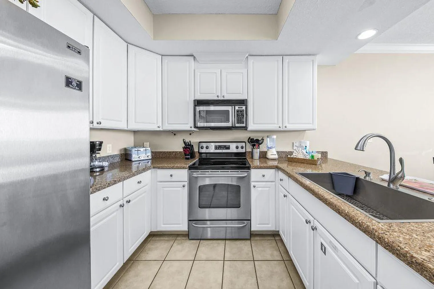 3 bed, 3.0 bath, 1399 sqft, $4,892 — Photo 4