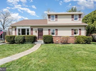 929 High St, Akron, PA 17501