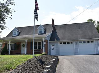 40 Trail Rd N, Elizabethtown, PA 17022