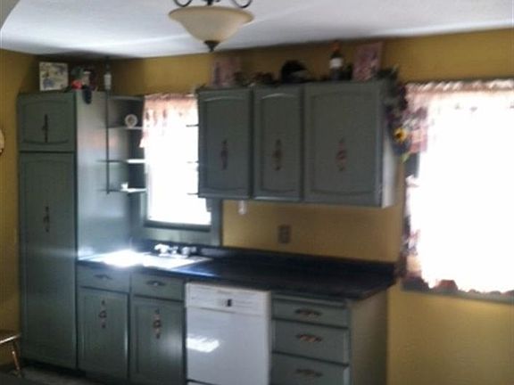 2nd image of 925 E 10th Ave