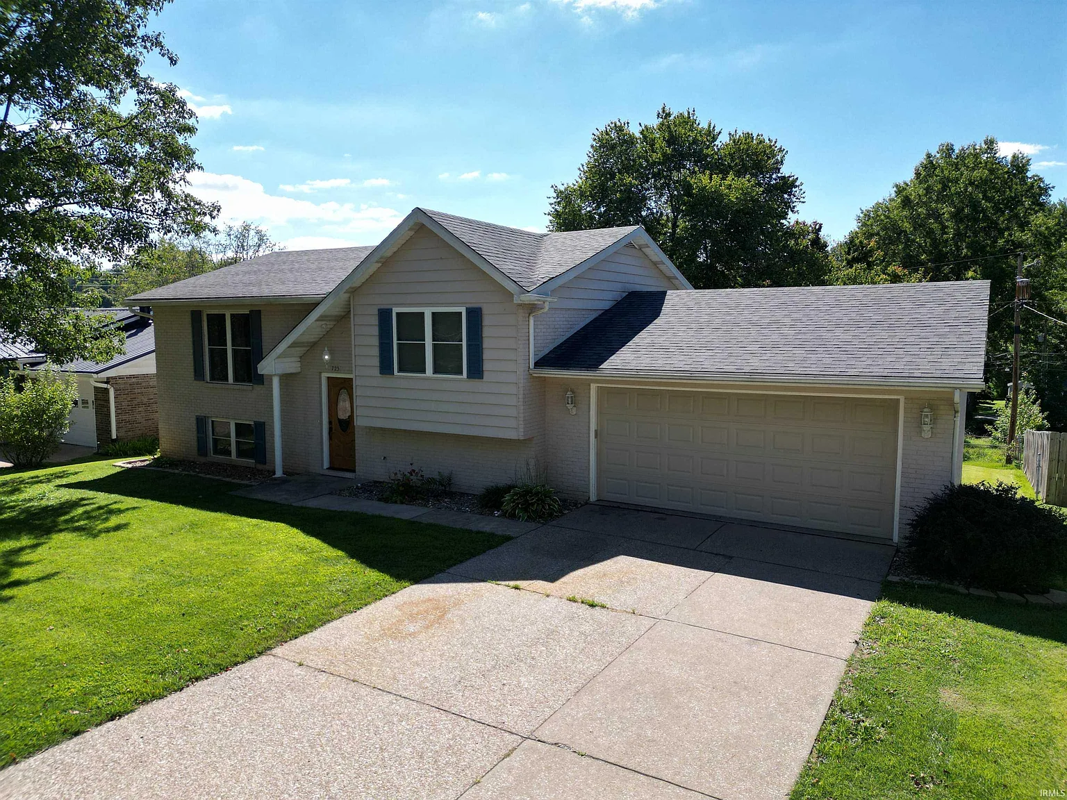 723 Forest Glen Dr photo 1