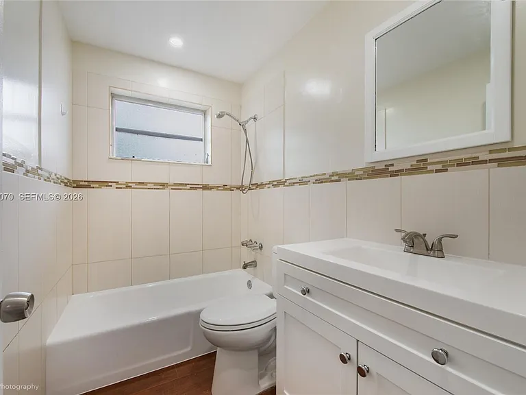 5100 W Flagler St #302 — Photo 7
