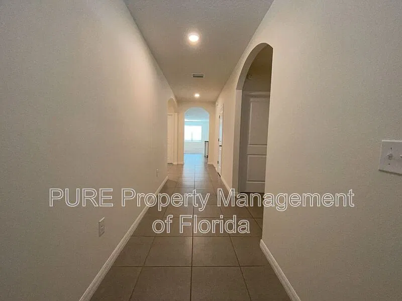 4 bed, 2.0 bath, 1827 sqft, $1,995 — Photo 2