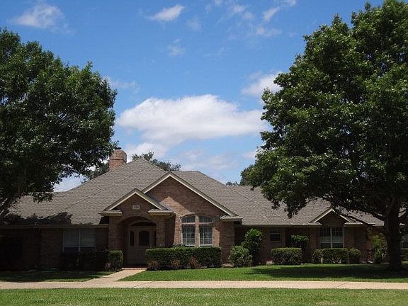 3rd image of 404 Hunters Creek Dr