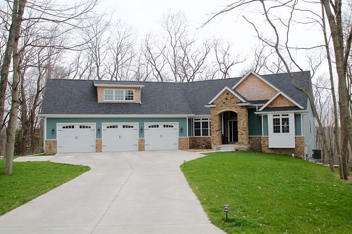 1st image of 2805 Woodland Dr