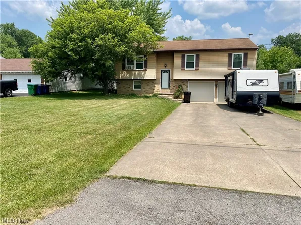 1113 Prince Dr, Cortland, OH 44410